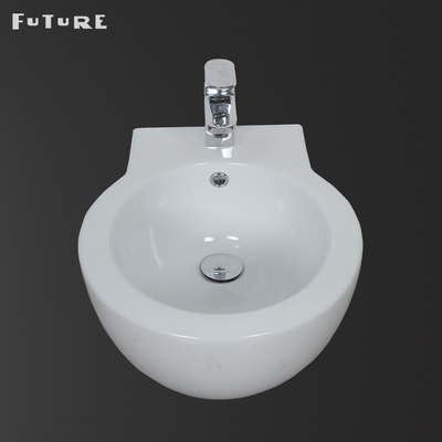 Schwerkraft, die zurück zu Wand-Bidet errötet