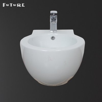 Schwerkraft, die zurück zu Wand-Bidet errötet