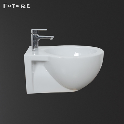 Schwerkraft, die zurück zu Wand-Bidet errötet